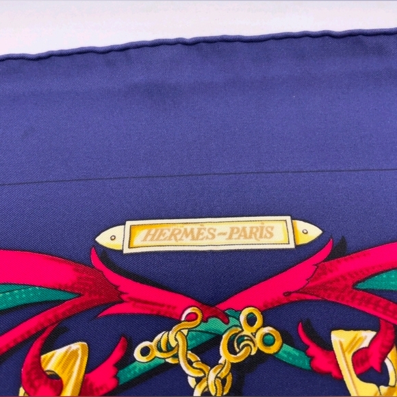 Authentic Hermes Carré 90 LE MORS A LA CONETABLE Navy Silk Scarf W/Box - Picture 14 of 16